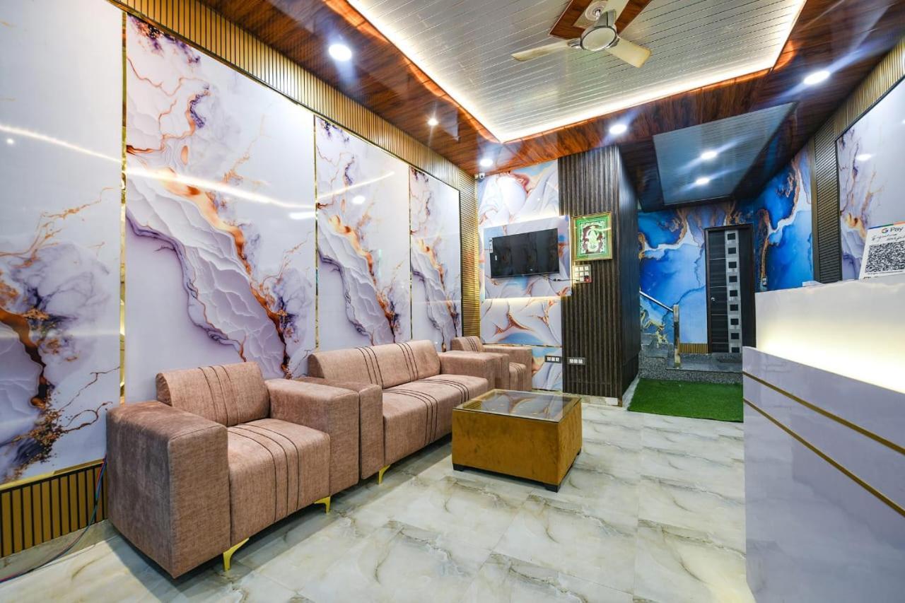 Regal Retreat Near Delhi Airport Hotel
