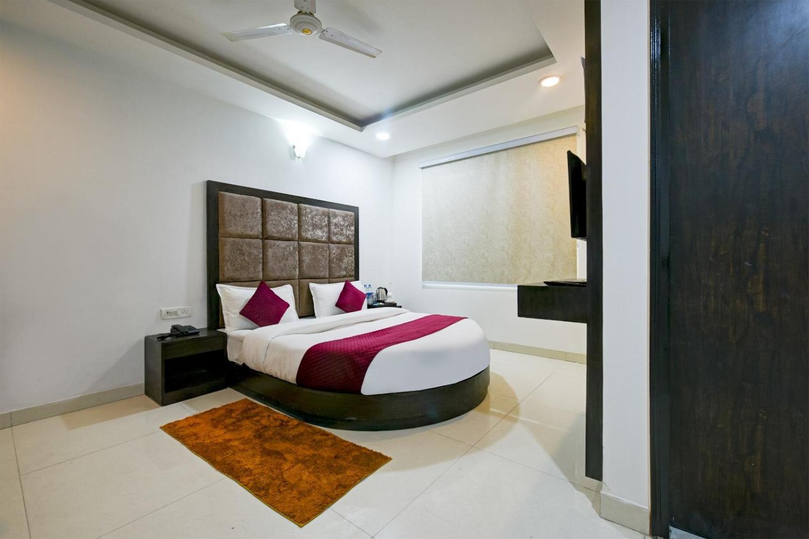 Regal Retreat Near Delhi Airport Hotel