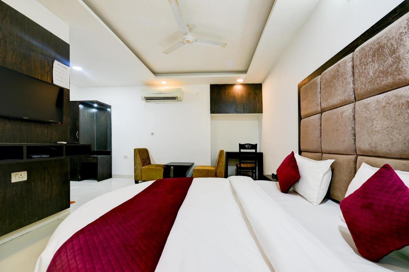 Hotel Regal Retreat Near Delhi Airport